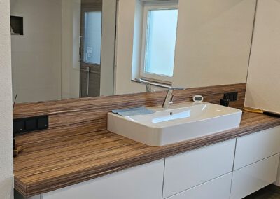 Ansicht Waschtisch mit Spiegel